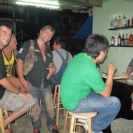 A.T Guesthouse Bangkok Esterno foto